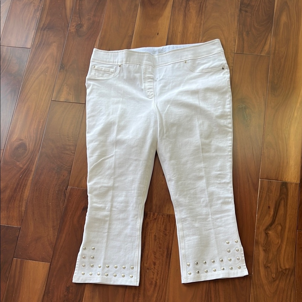 Slim Factor NWOT White Studded Capri